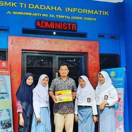 Sertifikat Pemenang Video Creative IM3 Digitalent Kategori (Best Viwers) Kepada Siswi SMK TI Dadaha